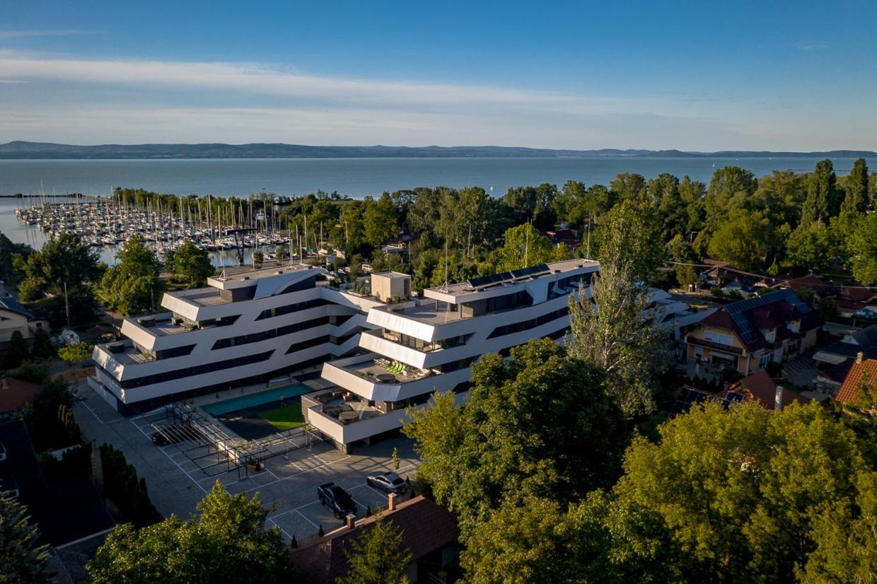 Marina Apartman Hotel Balatonszárszó Екстериор снимка