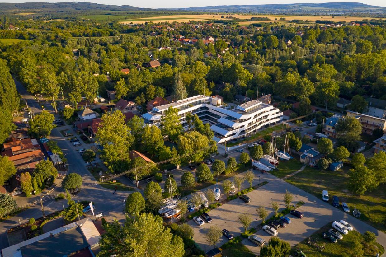 Marina Apartman Hotel Balatonszárszó Екстериор снимка