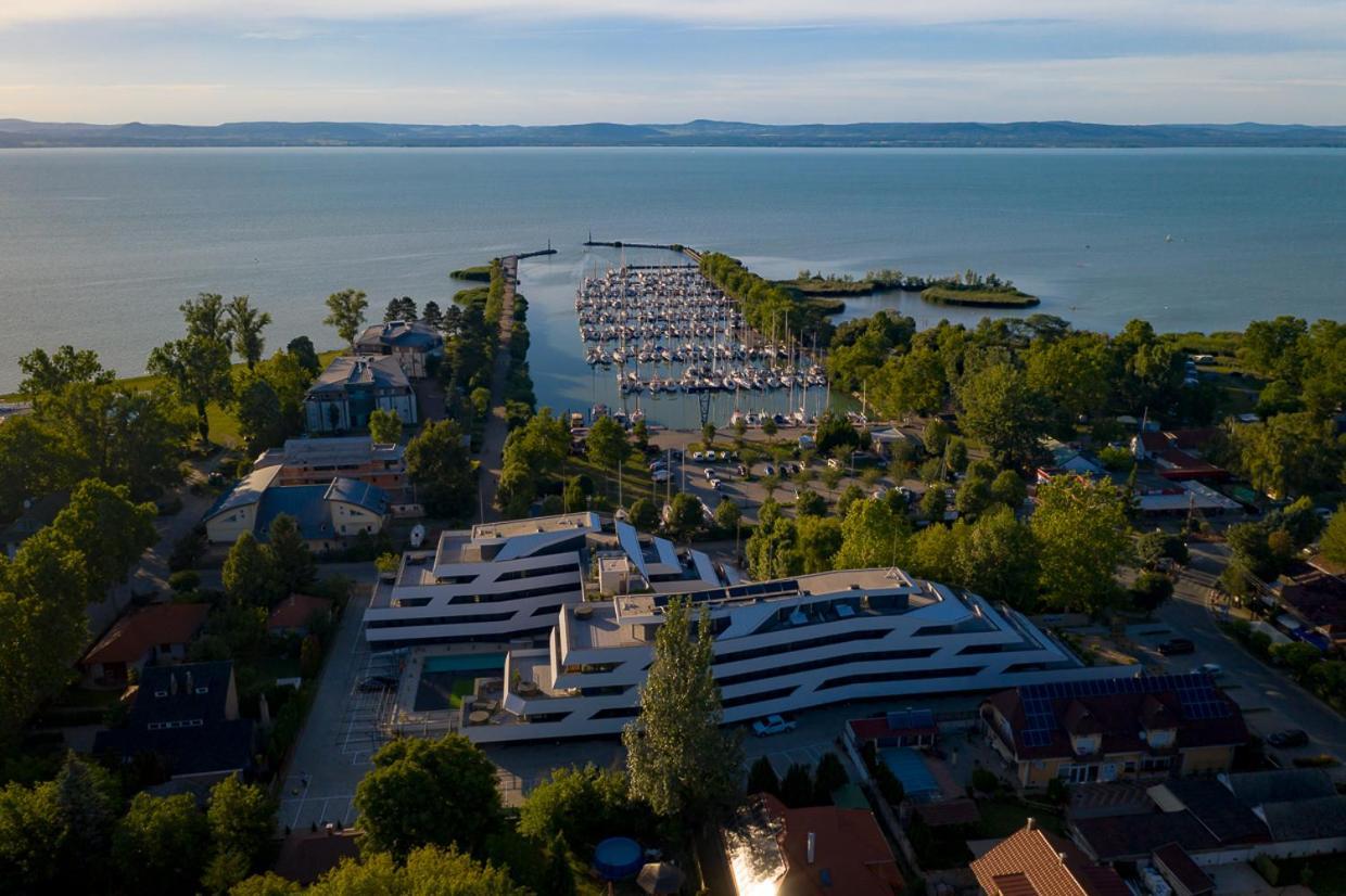 Marina Apartman Hotel Balatonszárszó Екстериор снимка