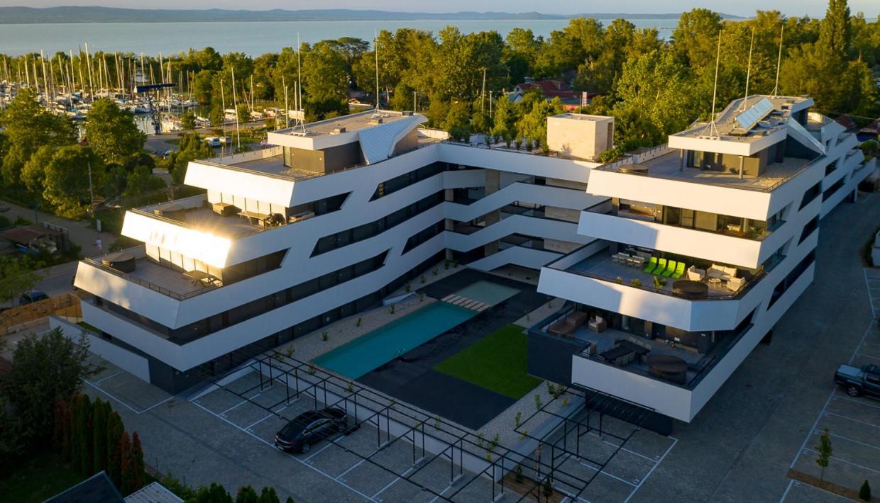 Marina Apartman Hotel Balatonszárszó Екстериор снимка