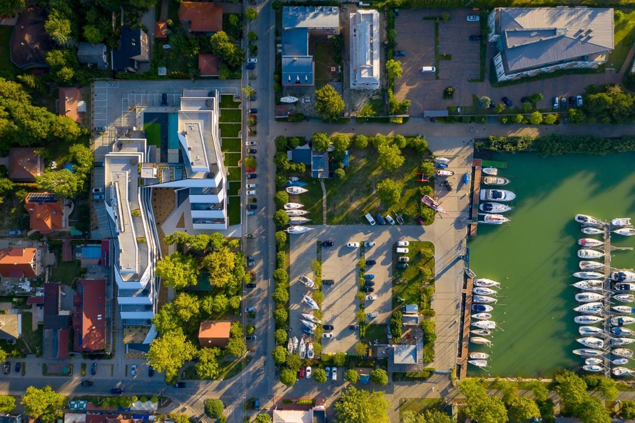 Marina Apartman Hotel Balatonszárszó Екстериор снимка